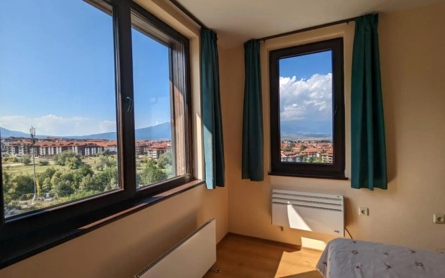 Stylish 2BD Apartment with Panoramic Mountain View