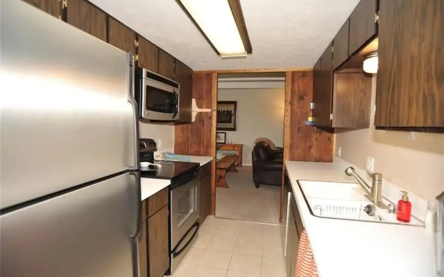 Ski and Racquet B102