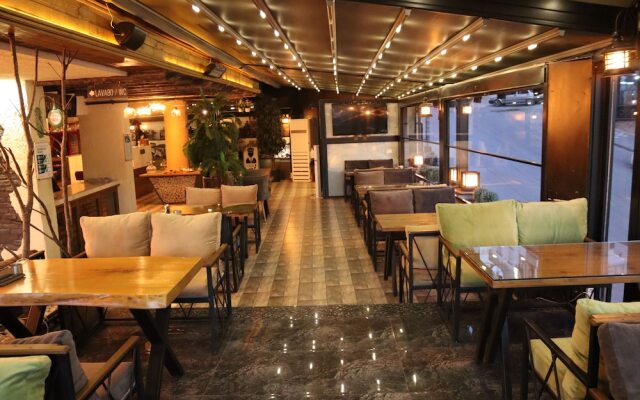 Bois Hotel And Cafe And Restaurant