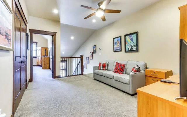 Ski Shuttle & Community Perks: Keystone Townhome