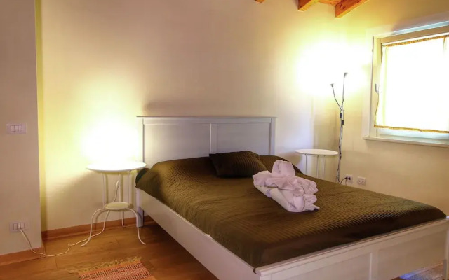 Luxurious Villa in Monte San Savino with Jacuzzi