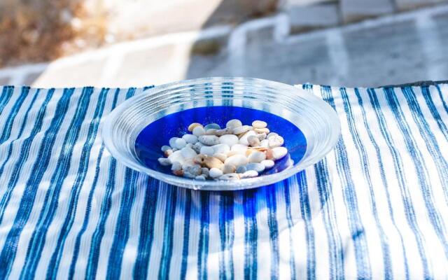 Blue & White: An Absolute Aegean dream house