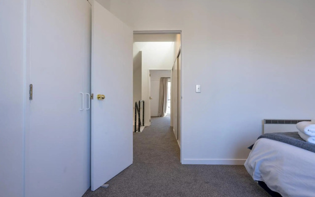 Chester Street West Apartment