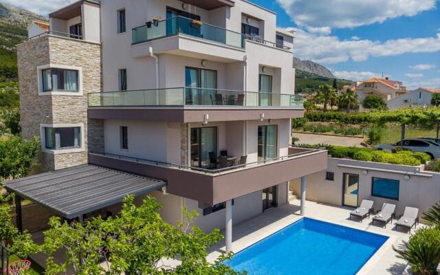 Luxury Villa Lucas with heated pool, whirlpool, sauna, 14 pax