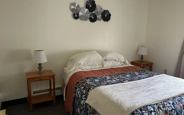 Bird Creek Motel