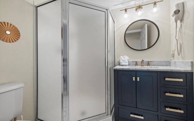 Pelican Beach 1702 1 Bedroom Condo by Pelican Beach Management