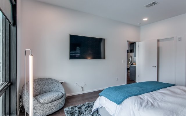 Illume All-suite Corner Unit Overlooking Pool 2 Bedroom Condo