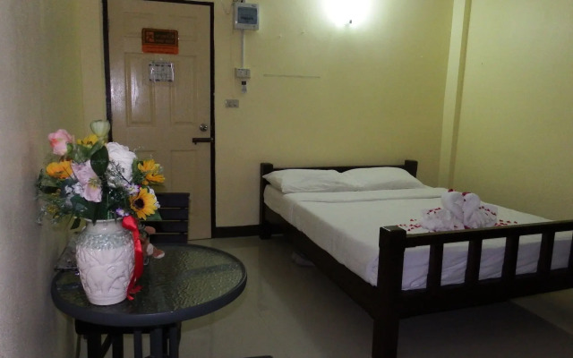 Pon-Pon & Nuan-La-Or