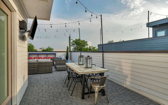 Rooftop Deck Shuffleboard BBQ Near Downtown