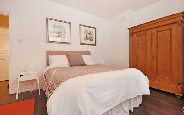 Clarendon Apartment
