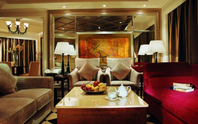 Hotel Royal Suites and Towers