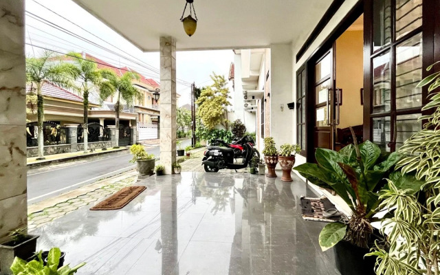 D Maktab Syariah Mitra RedDoorz Malang