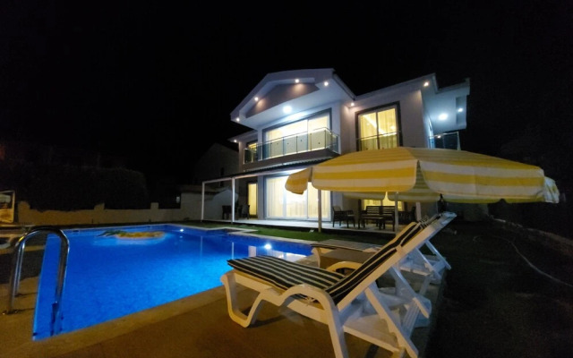 Remarkable 4-bed Villa Anka Private Pool