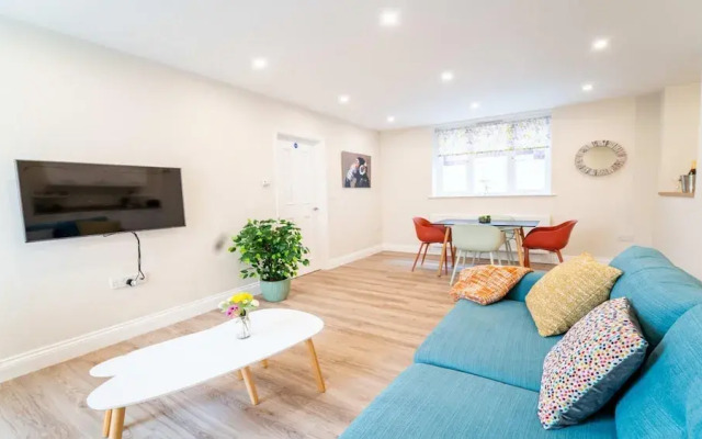 South Quay Apartment - 2 Bedrooms - 2 Bathrooms