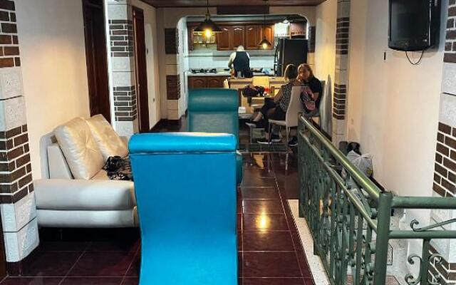 Hermoso apartamento con terraza vía TERMALES