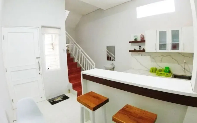 Omah Bondi Family Homestay by FH Stay