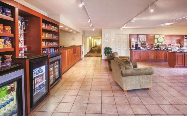 La Quinta Inn & Suites Canton