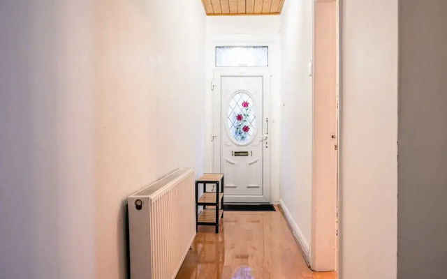 Rochdale Retreat - Spacious 4-bed House 8 Beds