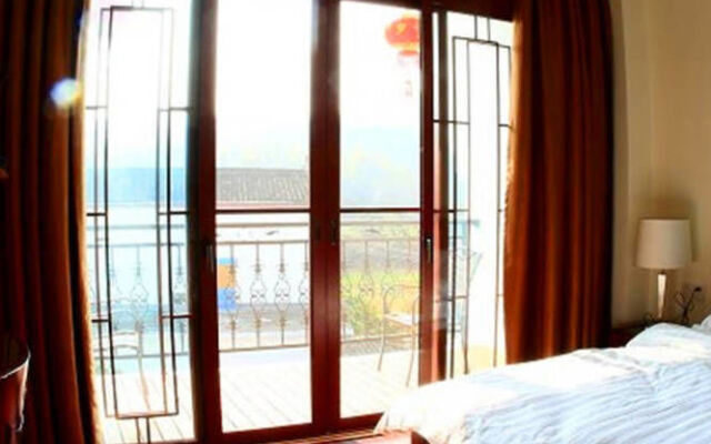 Wuyuan Huayuan Mountain Villa