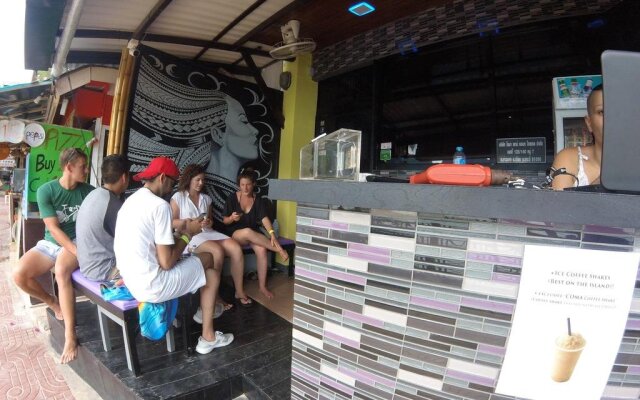 Coma Lounge & Hostel