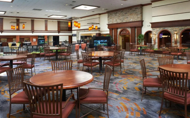 DoubleTree by Hilton Detroit - Dearborn