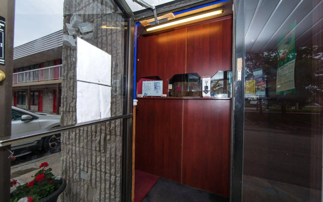 New Plaza Motel