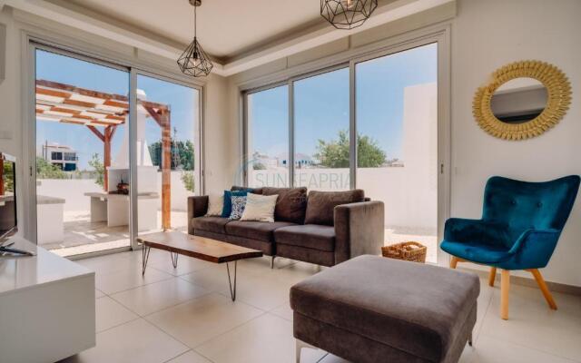 Dream 3bdr villa with private pool near the beach!