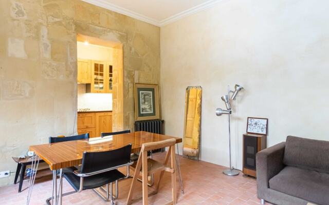 Retro apartment with garden by GuestReady