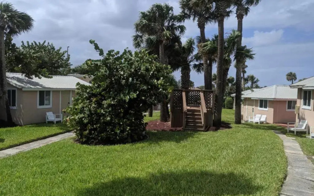 Shoreline Suites & Cabana Cottages