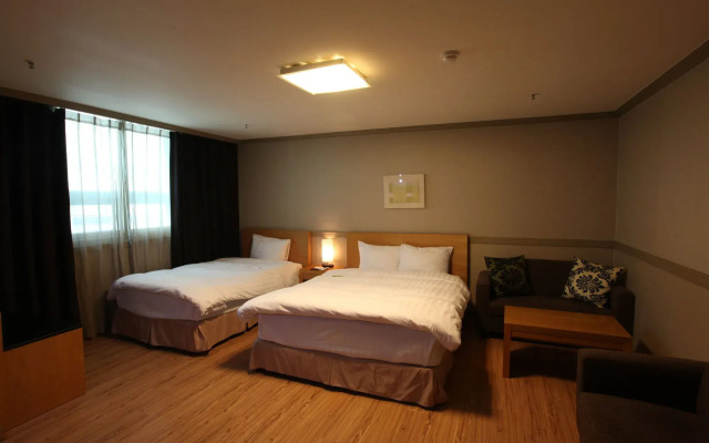 Crown AT Hotel