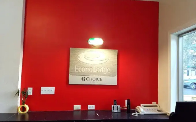 Pine Tree Chalet by RedAwning