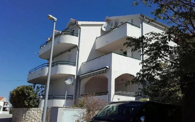 Šara - Free Parking - A2