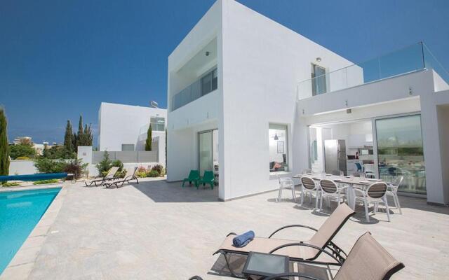 Villa Ochosto Helios - Beautiful 5 Bedroom Protaras Villa - Walking Distance to Fig Tree Bay Beach