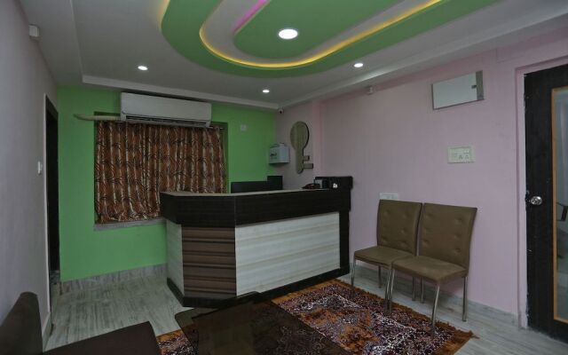 OYO 22566 Red Velvet Inn