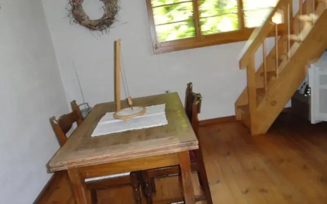 Kleines Haus im Grünen, Zirkuswagen, Hängebett & Zimmerli