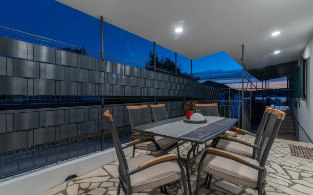 Apartment Radić-perfect location for summer activities