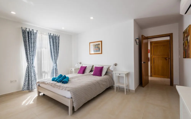 Yellow Pearl Apartments