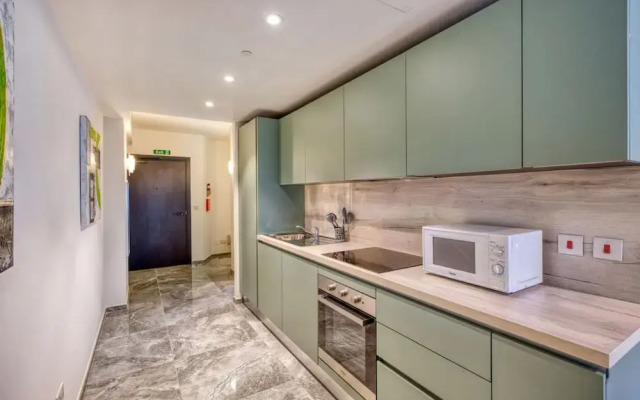 Official Mercury Suites With Rooftop Pool Access