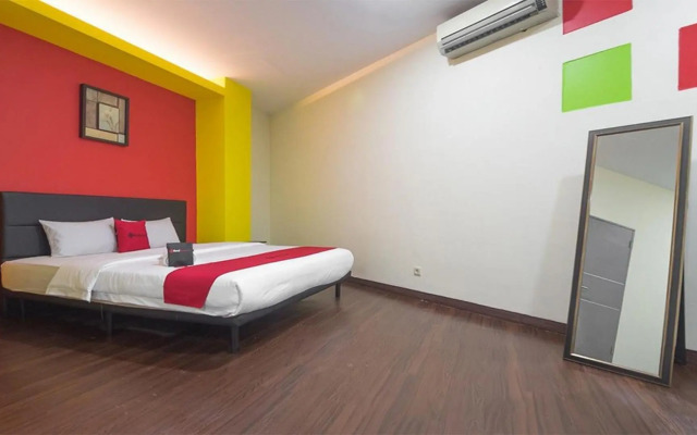 RedDoorz near ITC Mangga Dua
