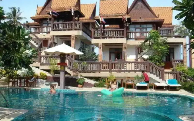 Drop In Club Sunrise Hotel