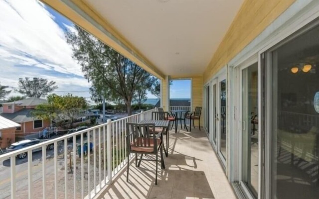 Sans Souci 6 Bedroom Home by RedAwning