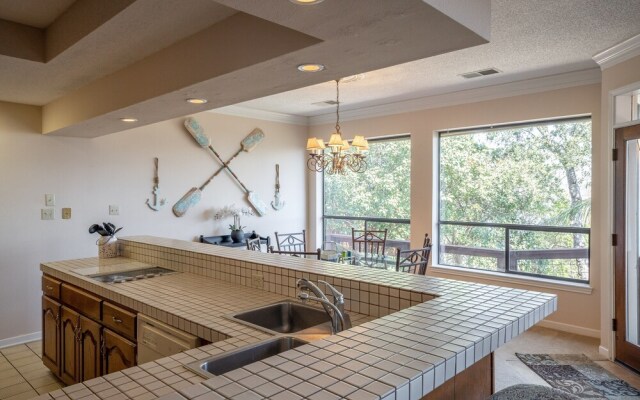 Hawkeye's Haus 5 Bedroom Home