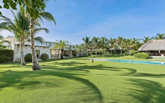 Magnificent 5BR Modern Tropical Villa With Pool