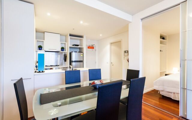 WESLEY, 2BDR Carlton Apartment