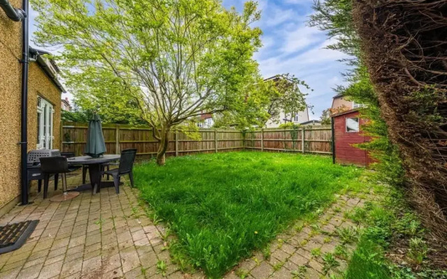 Tranquil and Lovely 5 bed House in Barnet