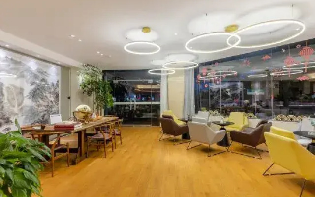 Shiji Xinghe Hotel (Huangshan Tunxi Old Street)