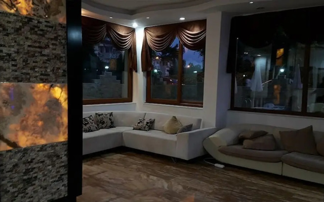 Lara Palace Hotel