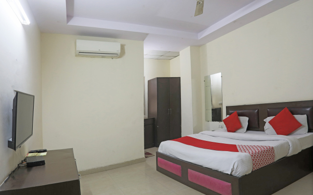 OYO 19664 Aman Hotel