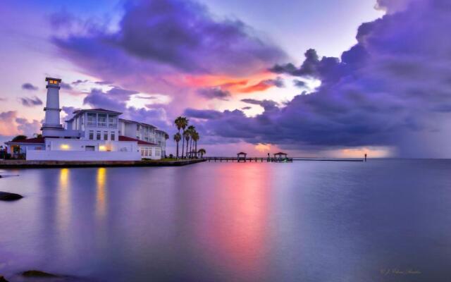 Lighthouse Inn At Aransas Bay