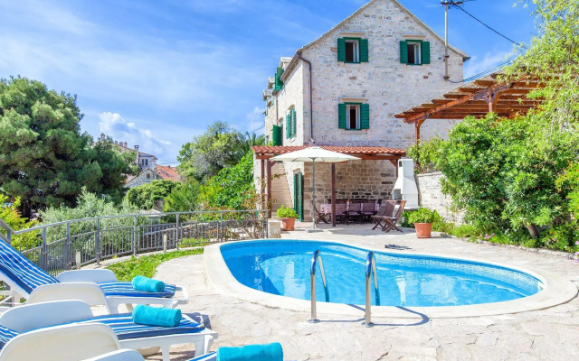 Villa in Sumartin Near Beach & Private Pool